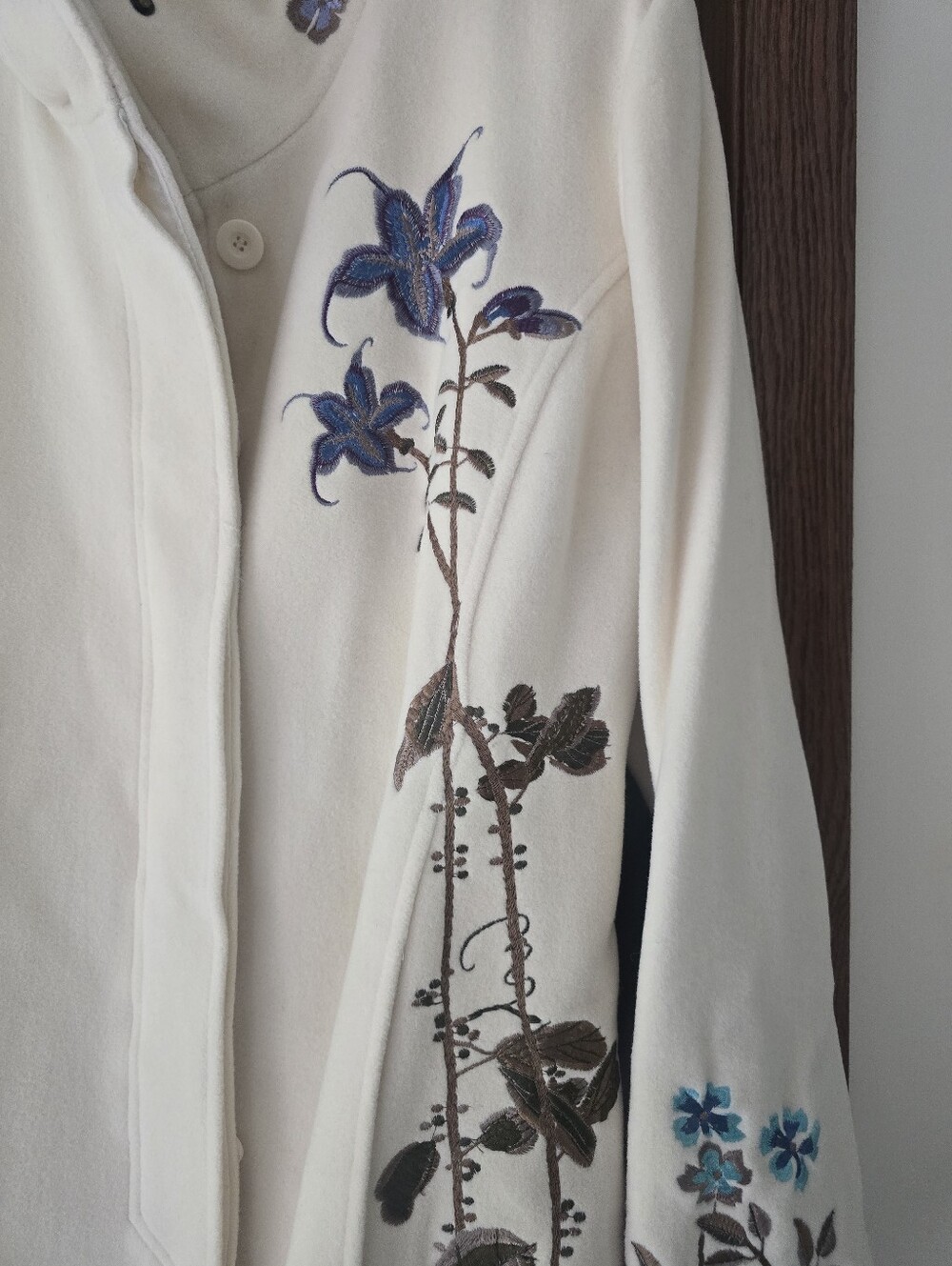 Vintage Chadwicks Cream Floral Embroidered Women's Coat-Wool - Picture 3 of 8